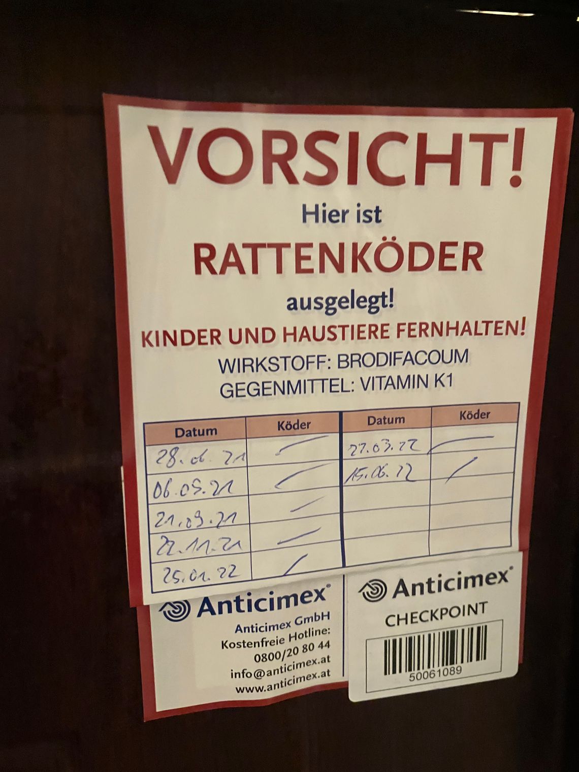 »Beware of rat bait«